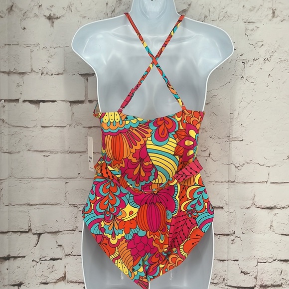 🆕Palms Away Belted One Piece, Size M - Picture 4 of 9